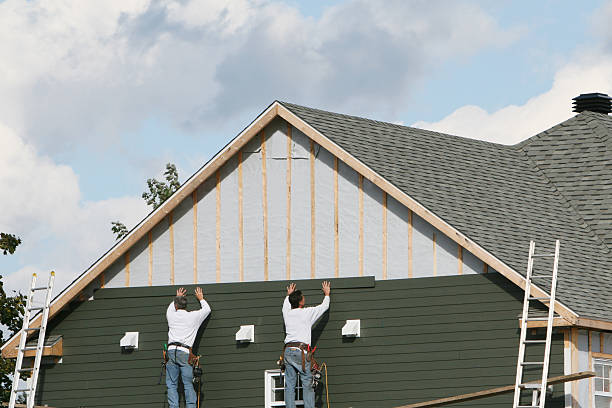 Professional Siding technician working in Bernardsville, NJ